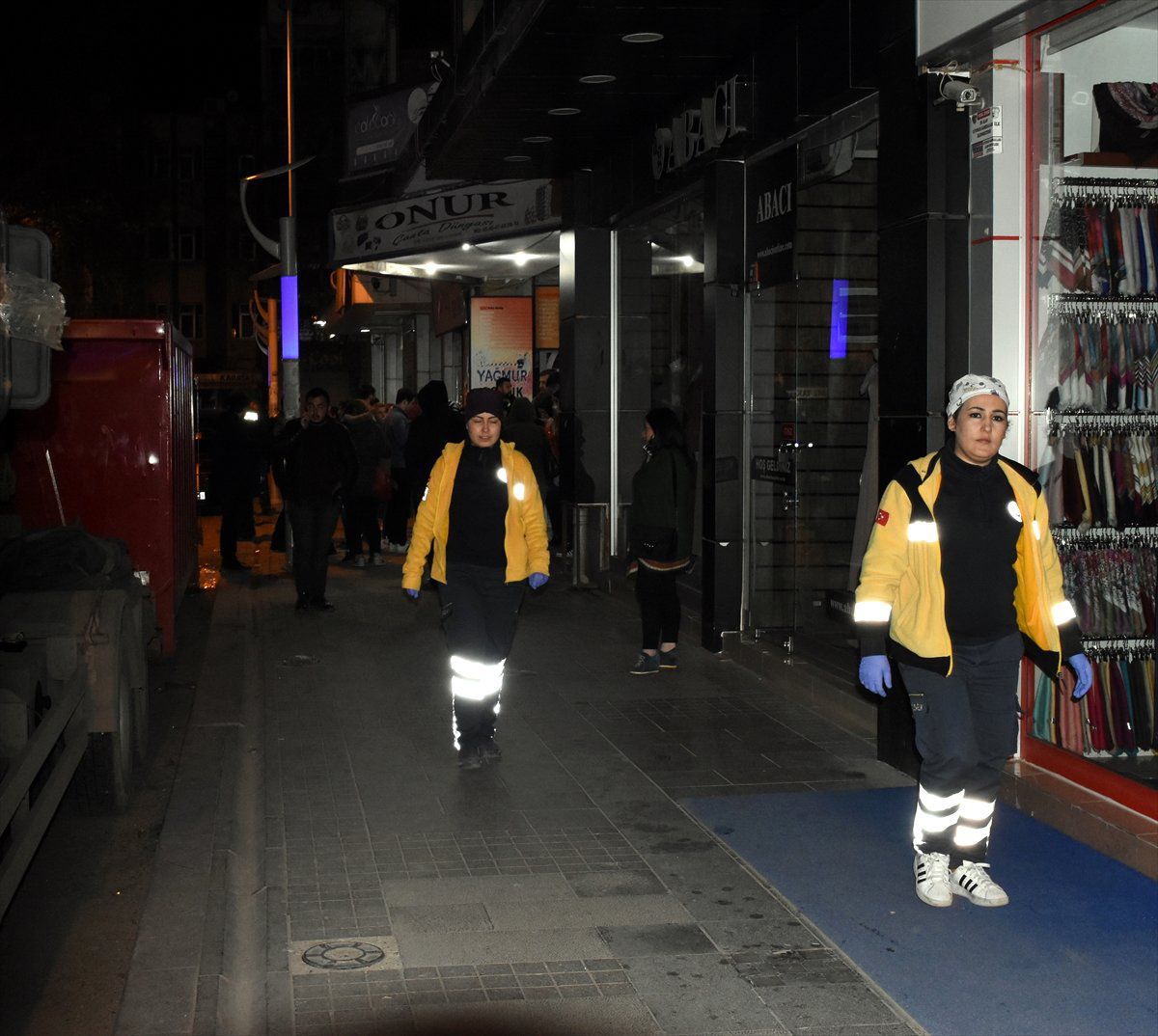 Kırıkkale\'de, İş Merkezinde 6 Kişi Dumandan Etkilendi