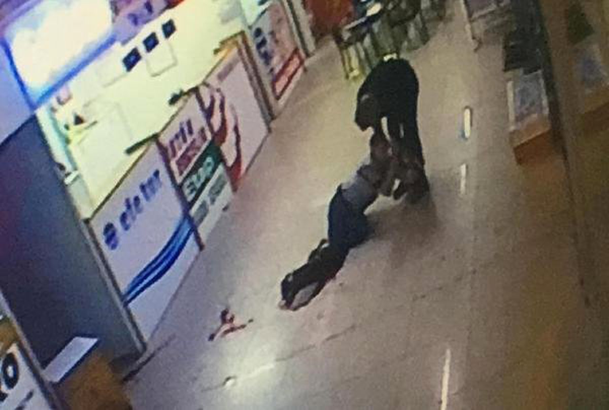 Kız Arkadaşına Mesaj Atanı Bacağından Vurdu; O Anlar Kamerada