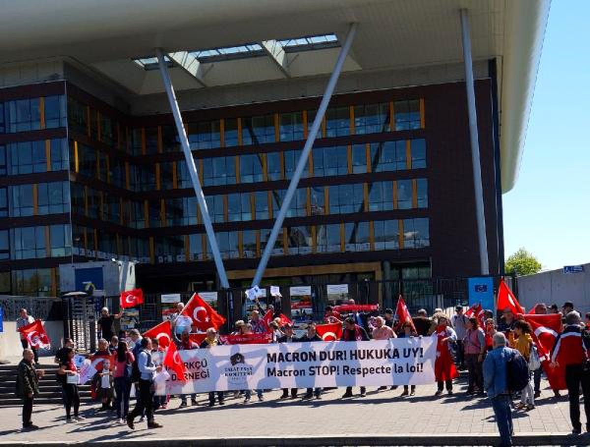 Macron\'un \'24 Nisan\' Kararı, AİHM Önünde Protesto Edildi