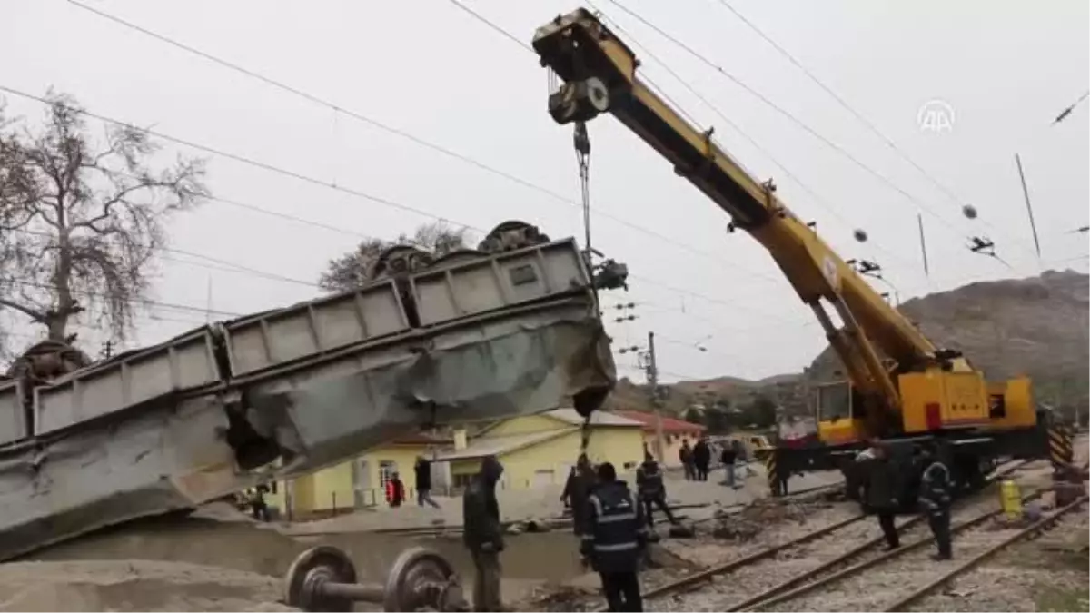 Maden Yüklü Vagonların Gardaki Vagonlara Çarpması