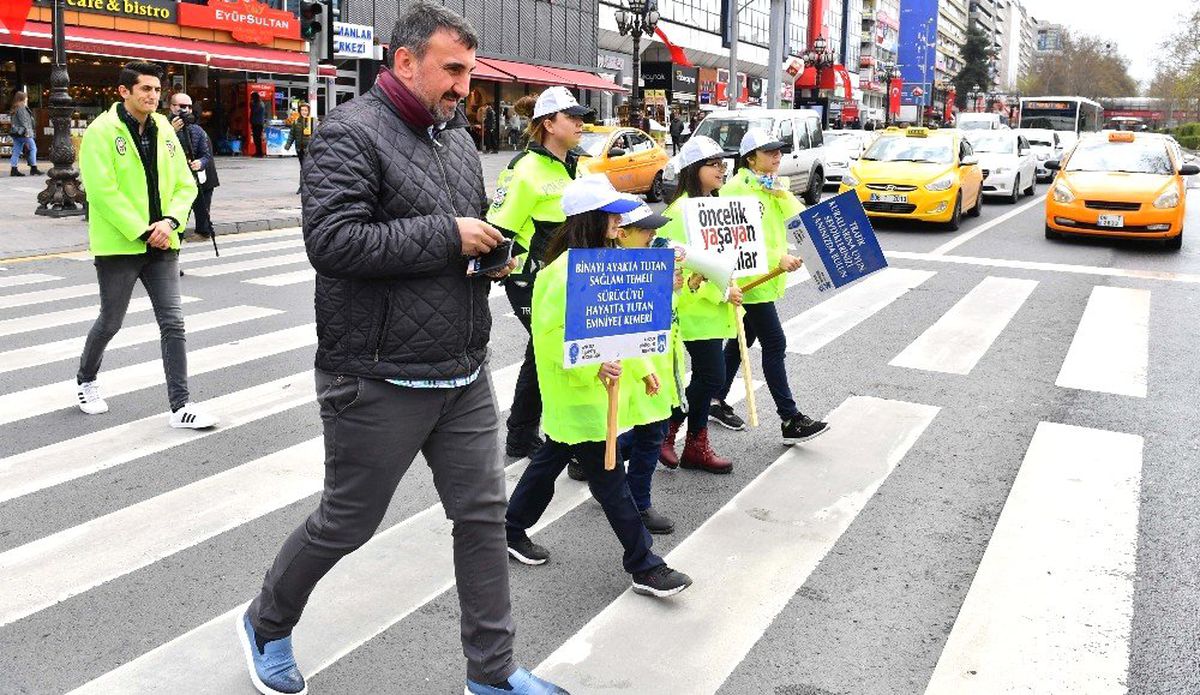 Minik Trafik Polisleri İş Başında
