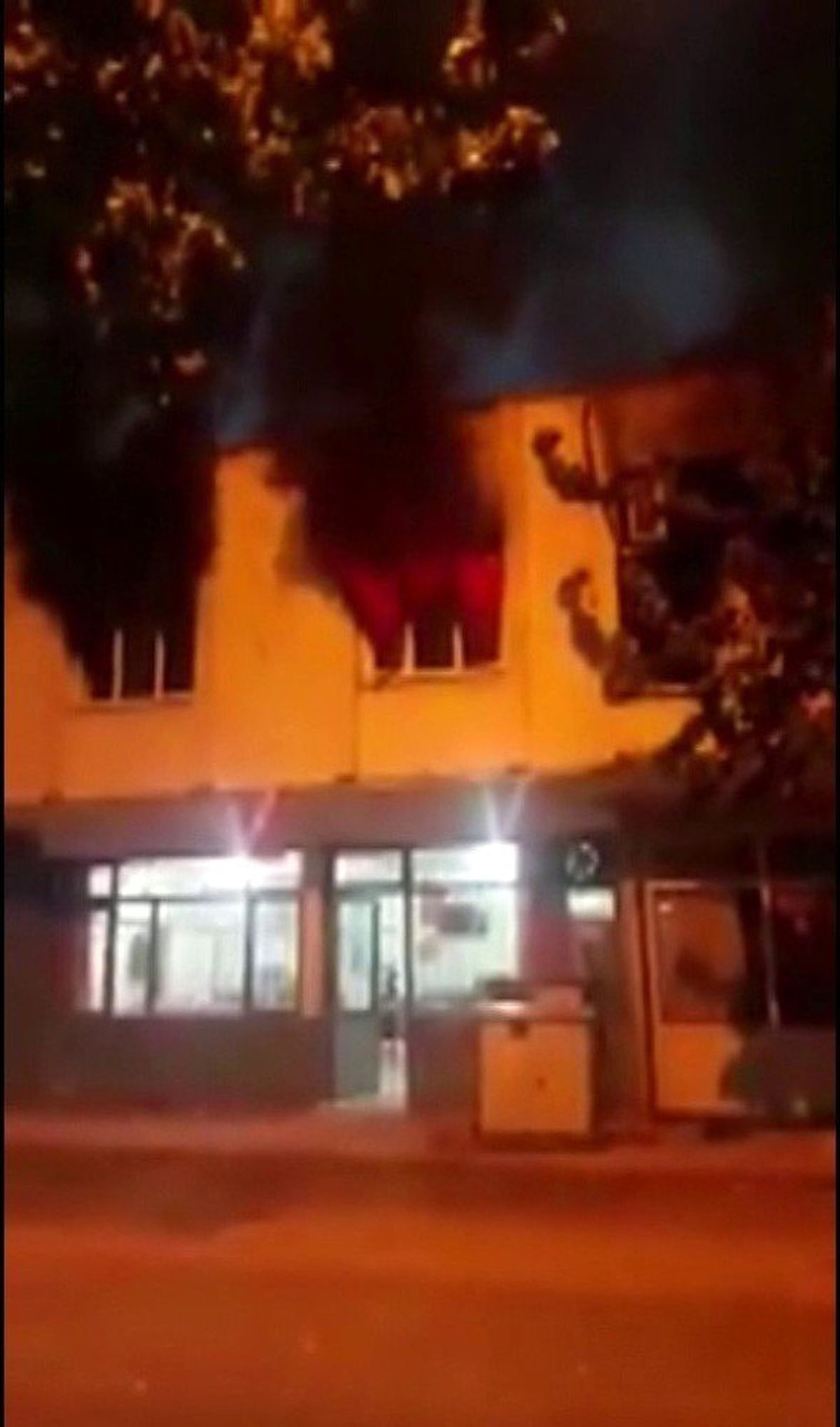 Nurdağı\'nda Eski Dernek Binasında Çıkan Yangın Korkuttu