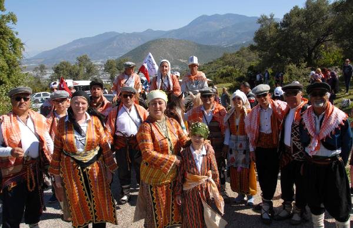 Patara Antik Su Yolu\'nda Develer ve Atlarla Yörük Kervanı