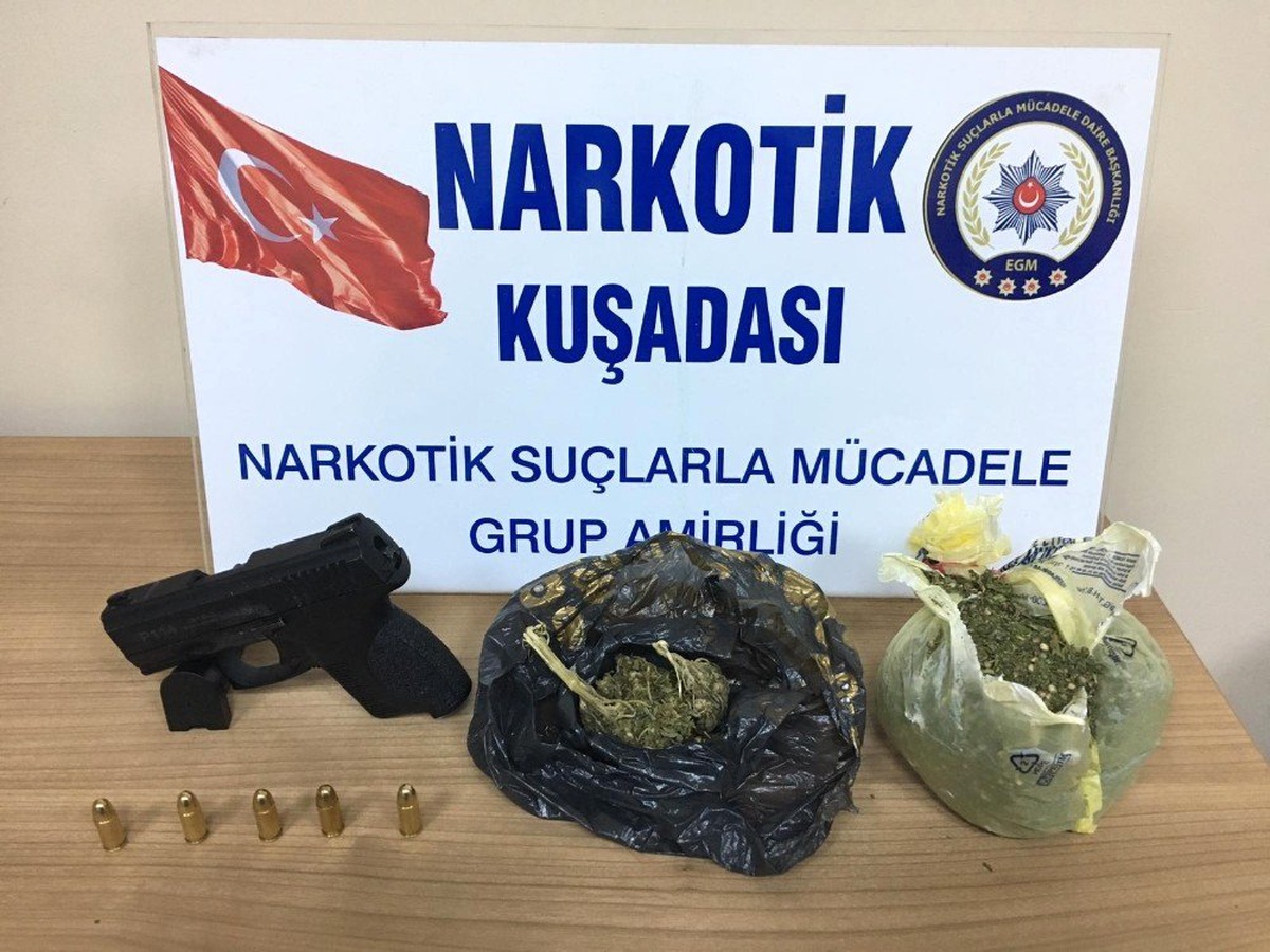 Polisten Kaçan Araçtan Esrar Çıktı
