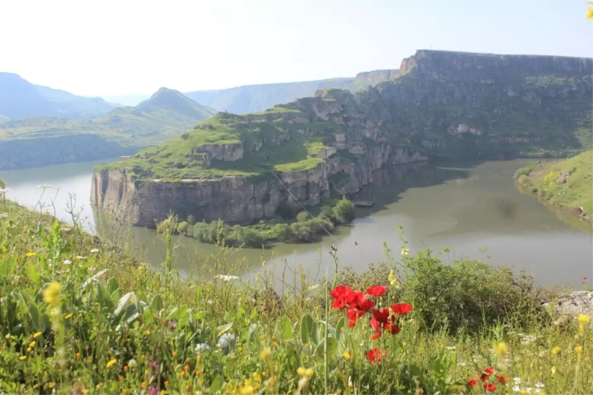 Rumkale\'de Turist Hareketliliği Başladı