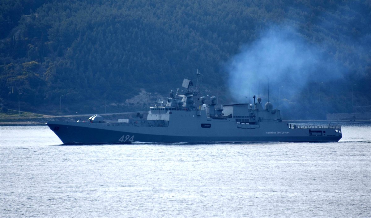 Rus Askeri Gemisi Çanakkale Boğazı\'ndan Geçti
