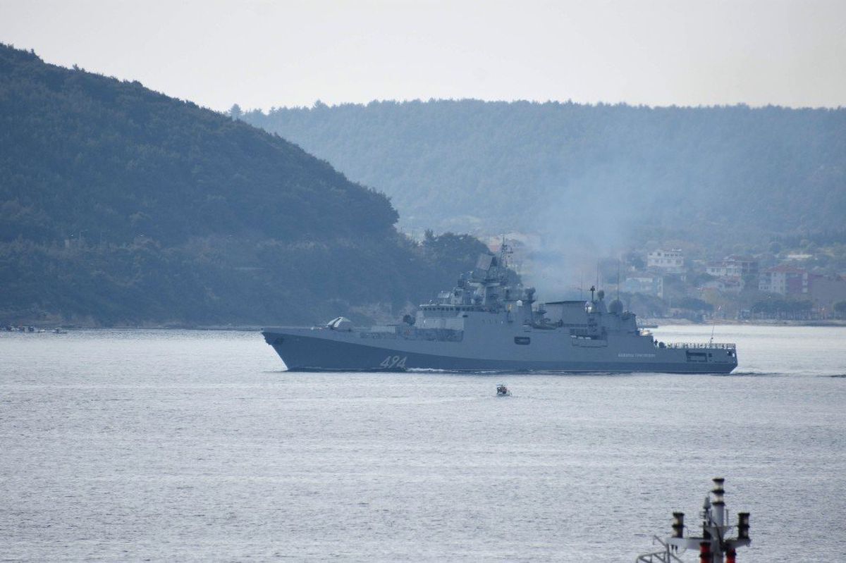 Rus Fırkateyni Boğazdan Geçti