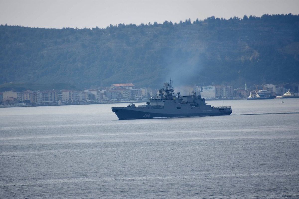Rus Fırkateyni Boğazdan Geçti
