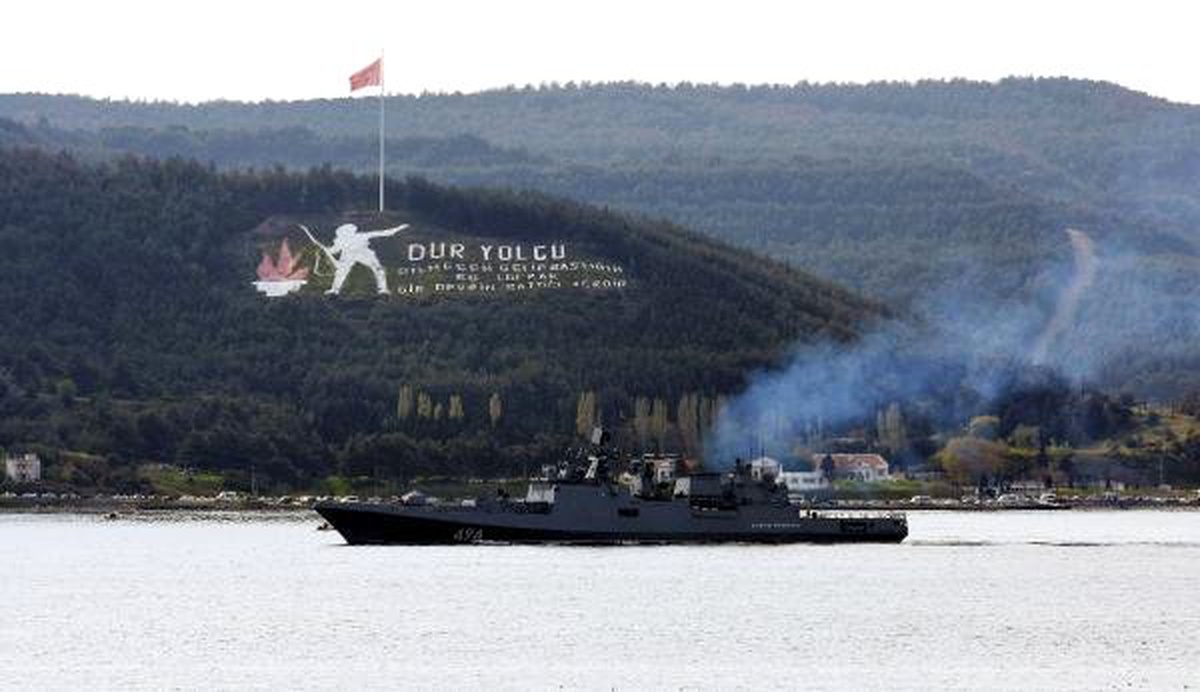 Rus Fırkateyni, Çanakkale Boğazı\'ndan Geçti
