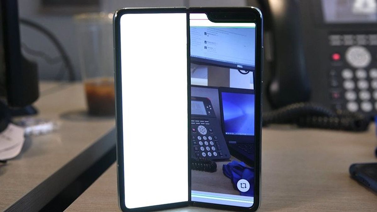Samsung Galaxy Fold\'un Ön Satışı Geçici Süreliğine İptal Edildi