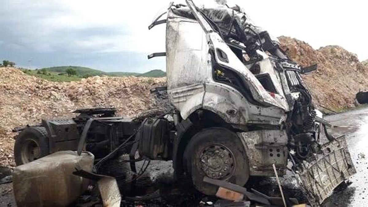 Şanlıurfa\'da Zift Yüklü Tanker Devrildi: 1 Yaralı