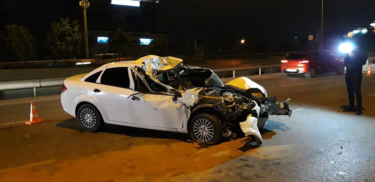 Tankere Çarpan Otomobilin Sürücüsü Yaralandı