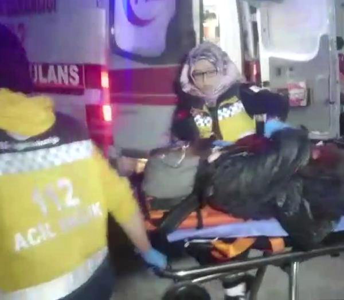 Yol Kenarında 10 Yerinden Bıçaklanmış Halde Bulundu