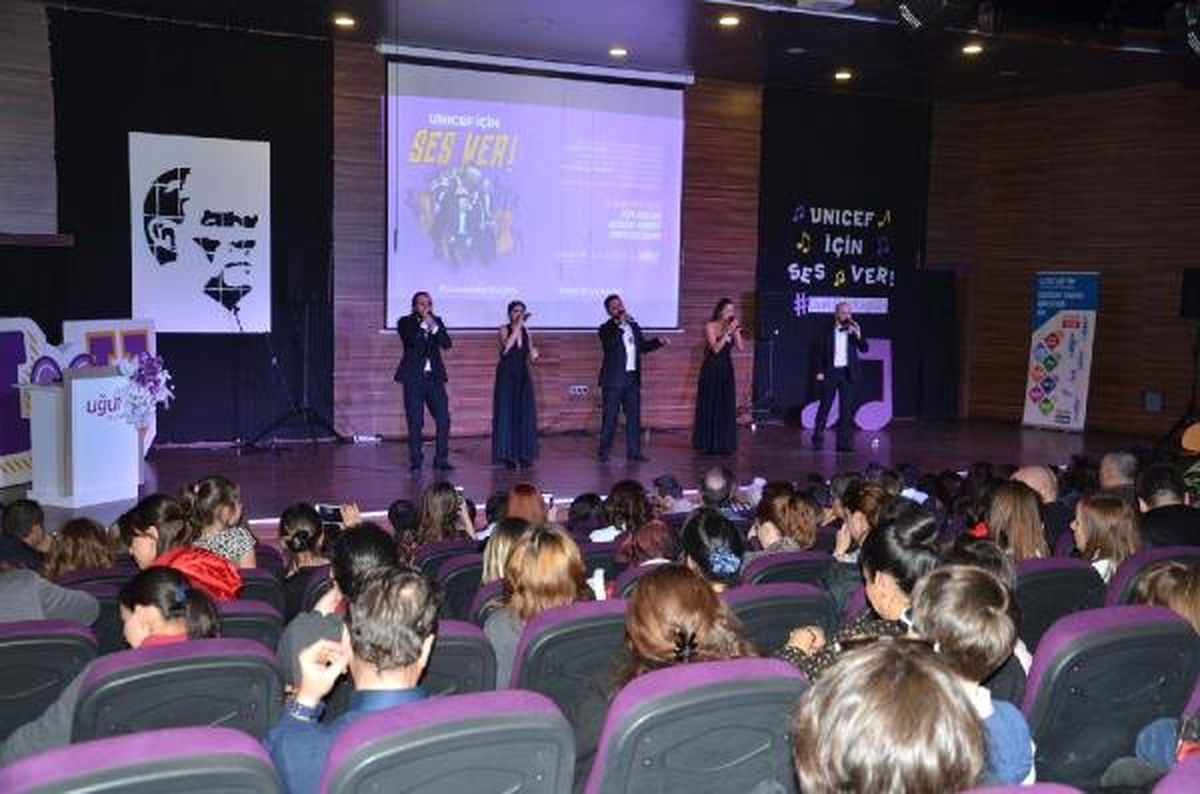 Ankara\'da Çocuk İşçiler İçin Yardım Konseri Düzenledi