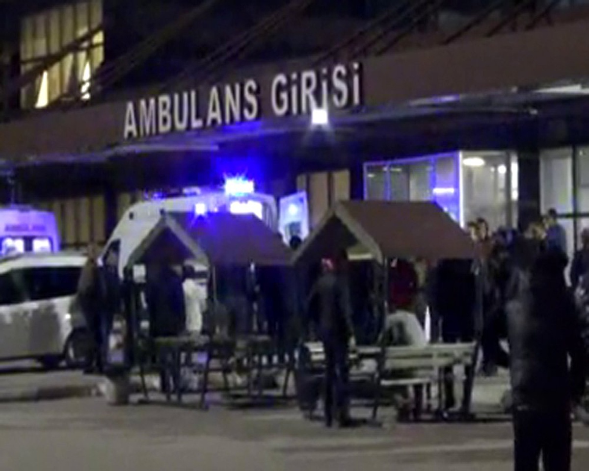Azez\'de Yaralanan 3 Özel Hareket Polisi Kilis\'e Getirildi