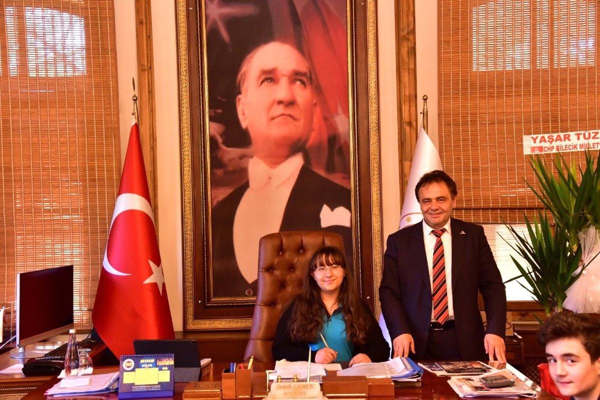 Başkan Şahin, Koltuğunu Devretti
