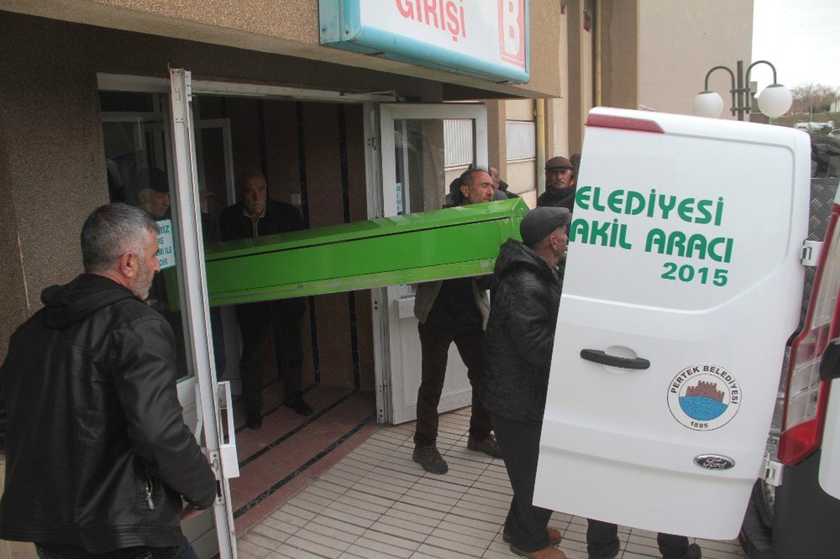 Bıçaklı Saldırıda Öldürülen Annenin Cenazesi Morgdan Alındı