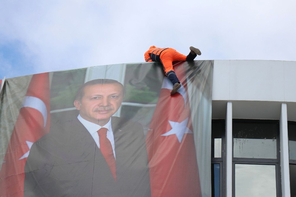 Bolu\'da, İşten Çıkarılan Belediye İşçisi İntihar Girişiminde Bulundu