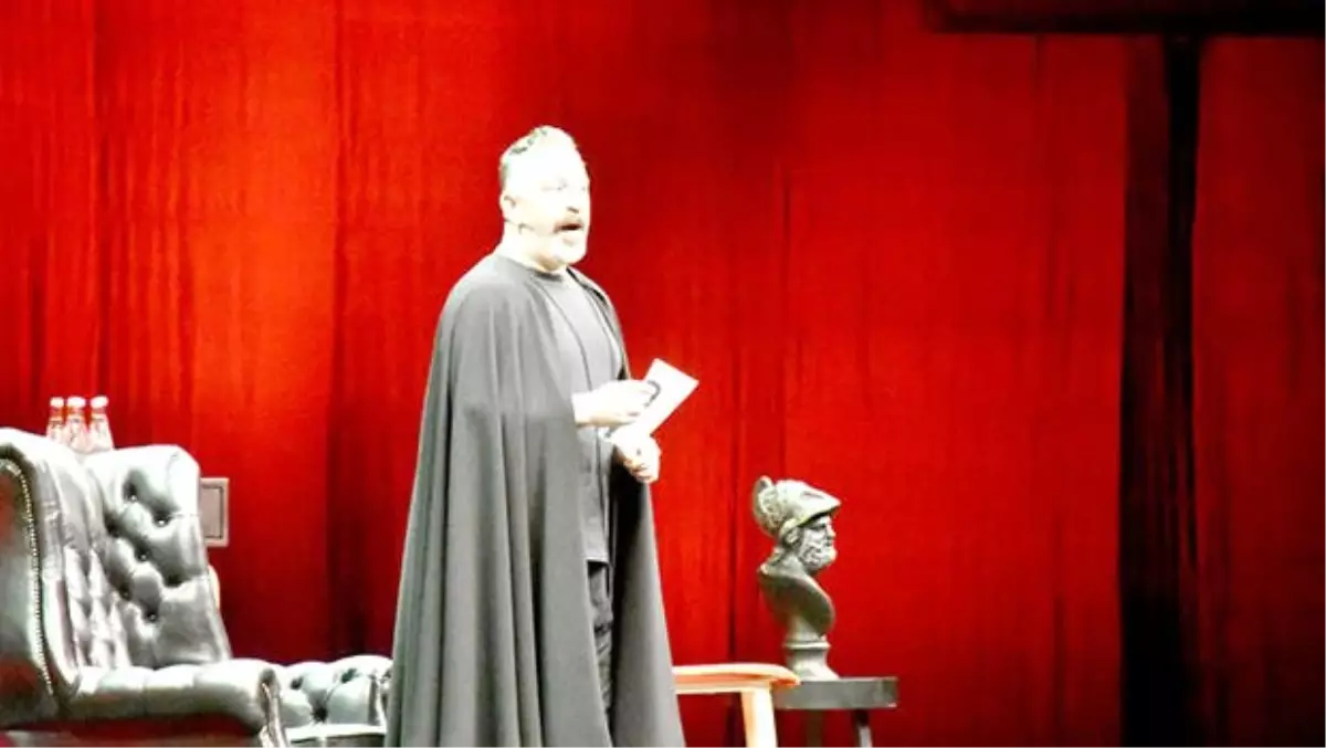 Cem Yılmaz İlk Kez İsveç\'te Sahneye Çıktı