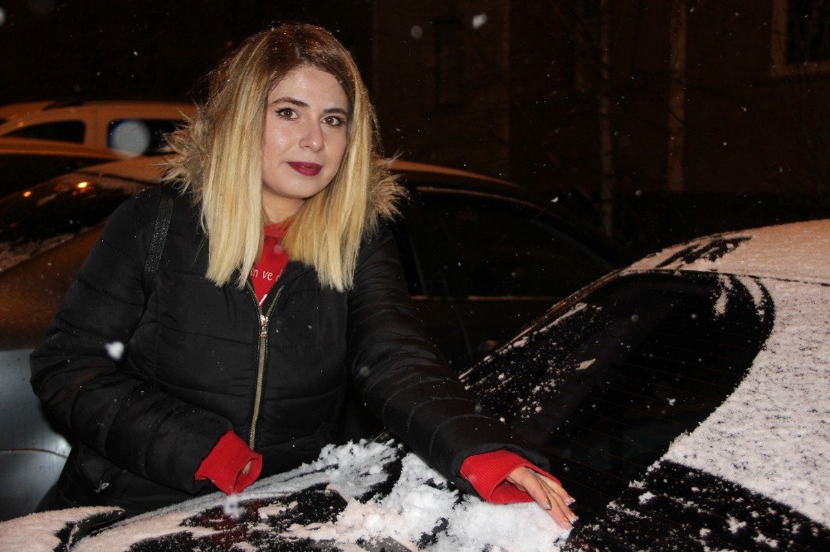 Erzurum\'da Kar Yağışı Kent Merkezini Beyaza Bürüdü