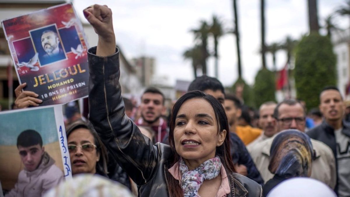 Fas\'ta Protestolar: Binlerce Kişi Rif Hareketi Aktivistlerinin Serbest Bırakılması Talebiyle...