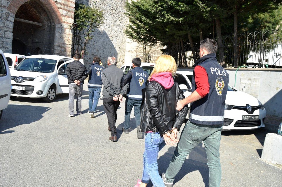 Fatih\'te 28 Ayrı Kapkaççılık Olayına Karışan 4 Kişi Adliyede