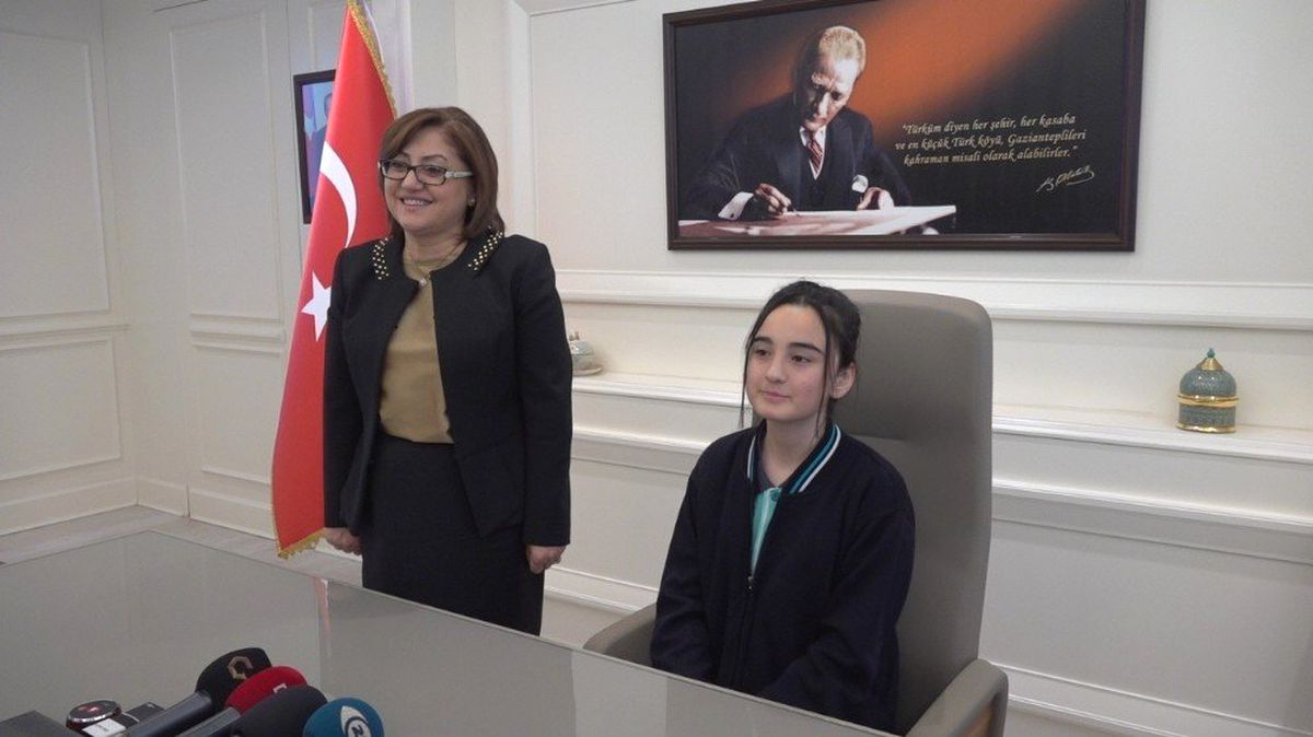 Fatma Şahin Koltuğunu Devretti