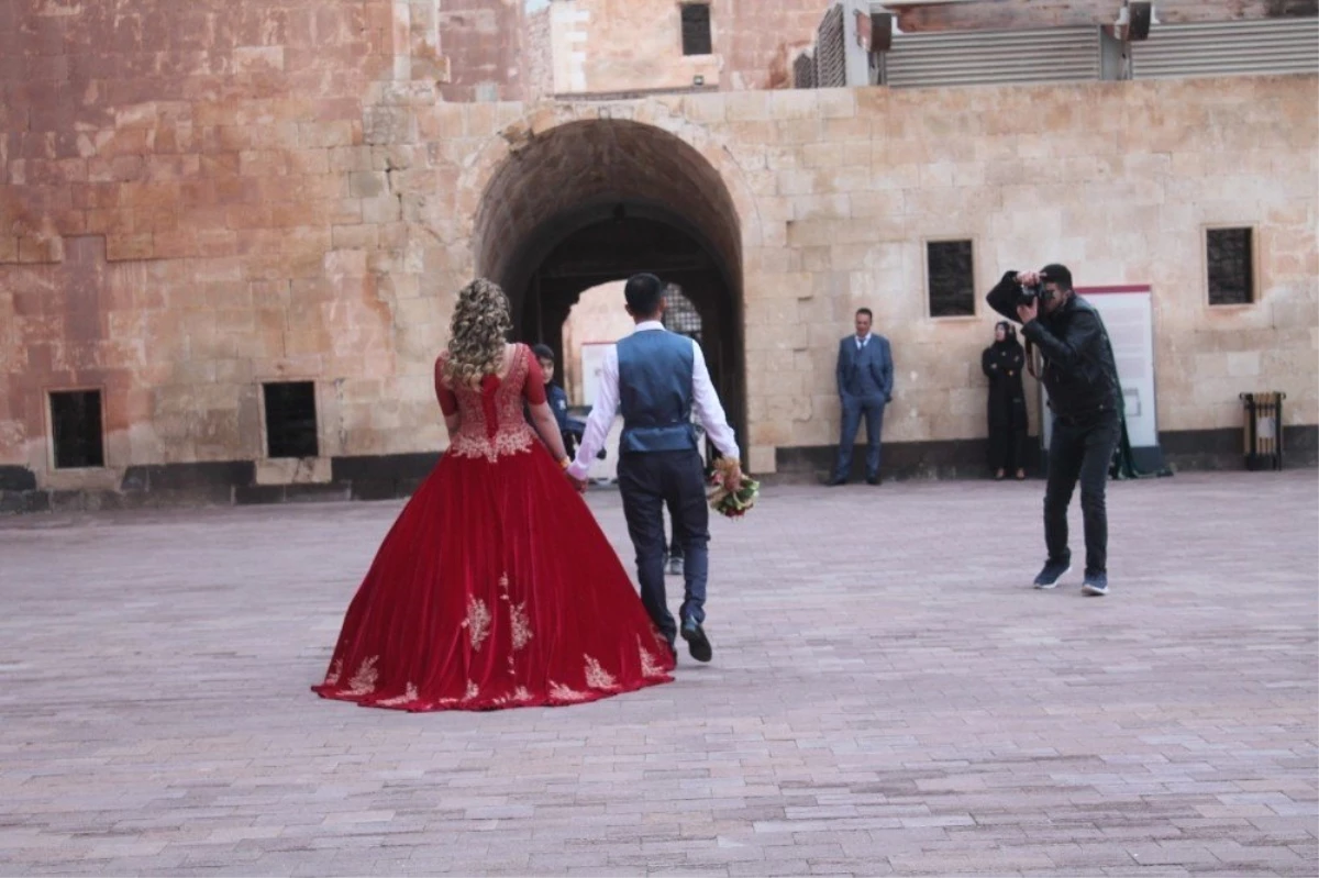 Fotoğrafçıların Doğal Stüdyosu: İshak Paşa Sarayı