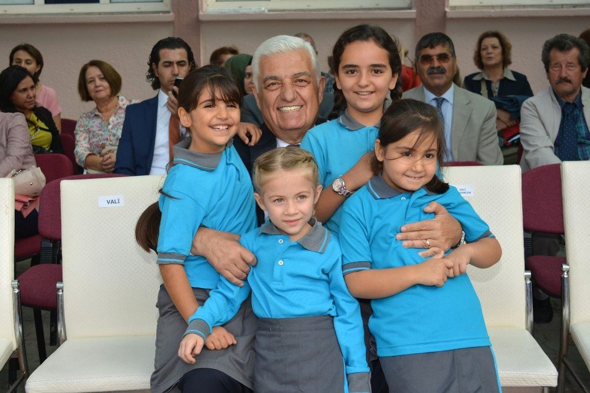 Gürün: "Çocuklar Mutlu, 23 Nisan Kutlu Olsun"