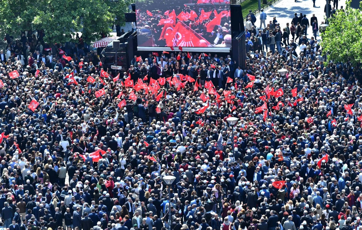İzmirliler\'nden Protesto