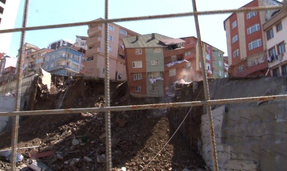 Kağıthane\'deki Bina Böyle Çöktü