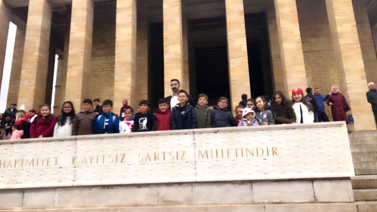 Kaynarcalı Öğrenciler Anıtkabirde Mezuniyet Töreni Düzenledi