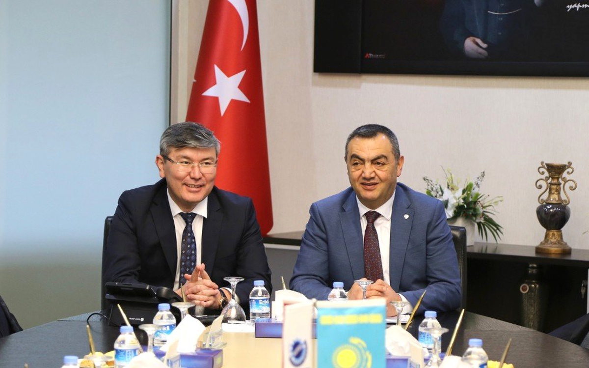 Kazak Büyükelçi\'den Kayso\'ya Ziyaret