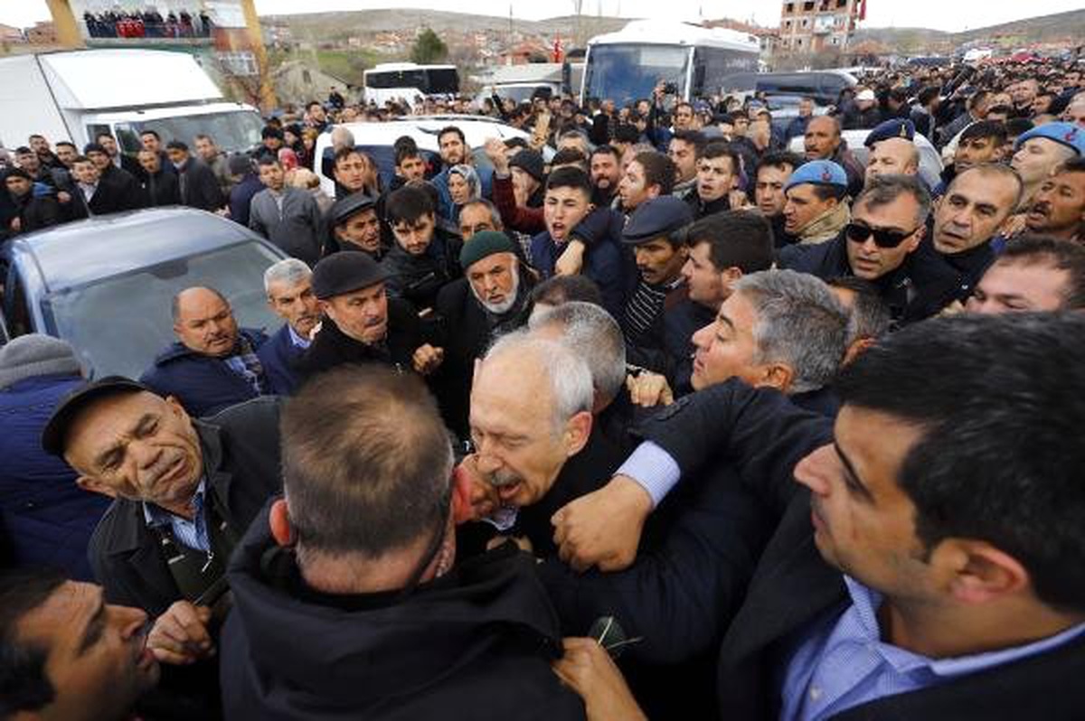 Kılıçdaroğlu\'na Yumruk Atan Saldırgan ile 5 Kişi Gözaltında