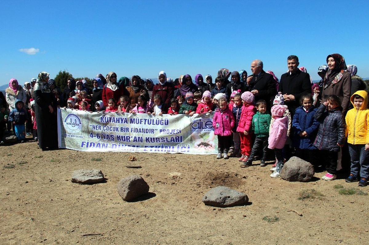 Kütahya İl Müftülüğü\'nden \'Her Çocuk Bir Fidandır\' Etkinliği