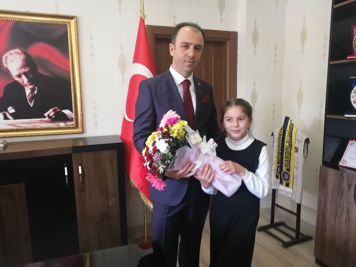 Mardin\'de Başsavcılık Koltuğuna 10 Yaşındaki Nazlı Sönmez Oturdu