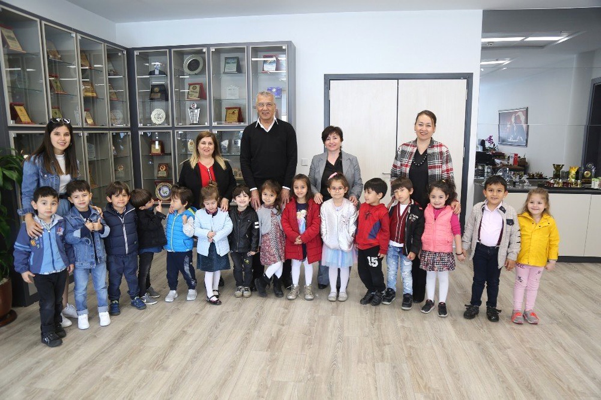 Miniklerden Başkan Tarhan\'a 23 Nisan Ziyareti