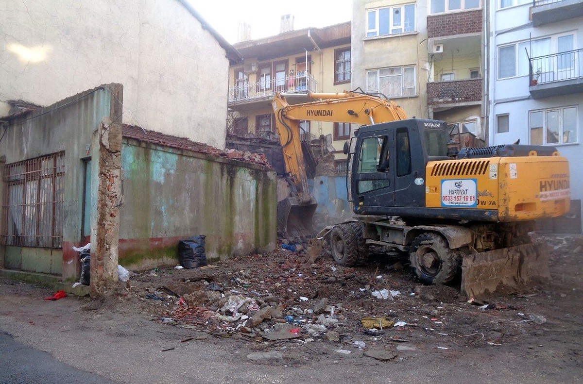 Osmangazi Metruk Binalardan Temizleniyor