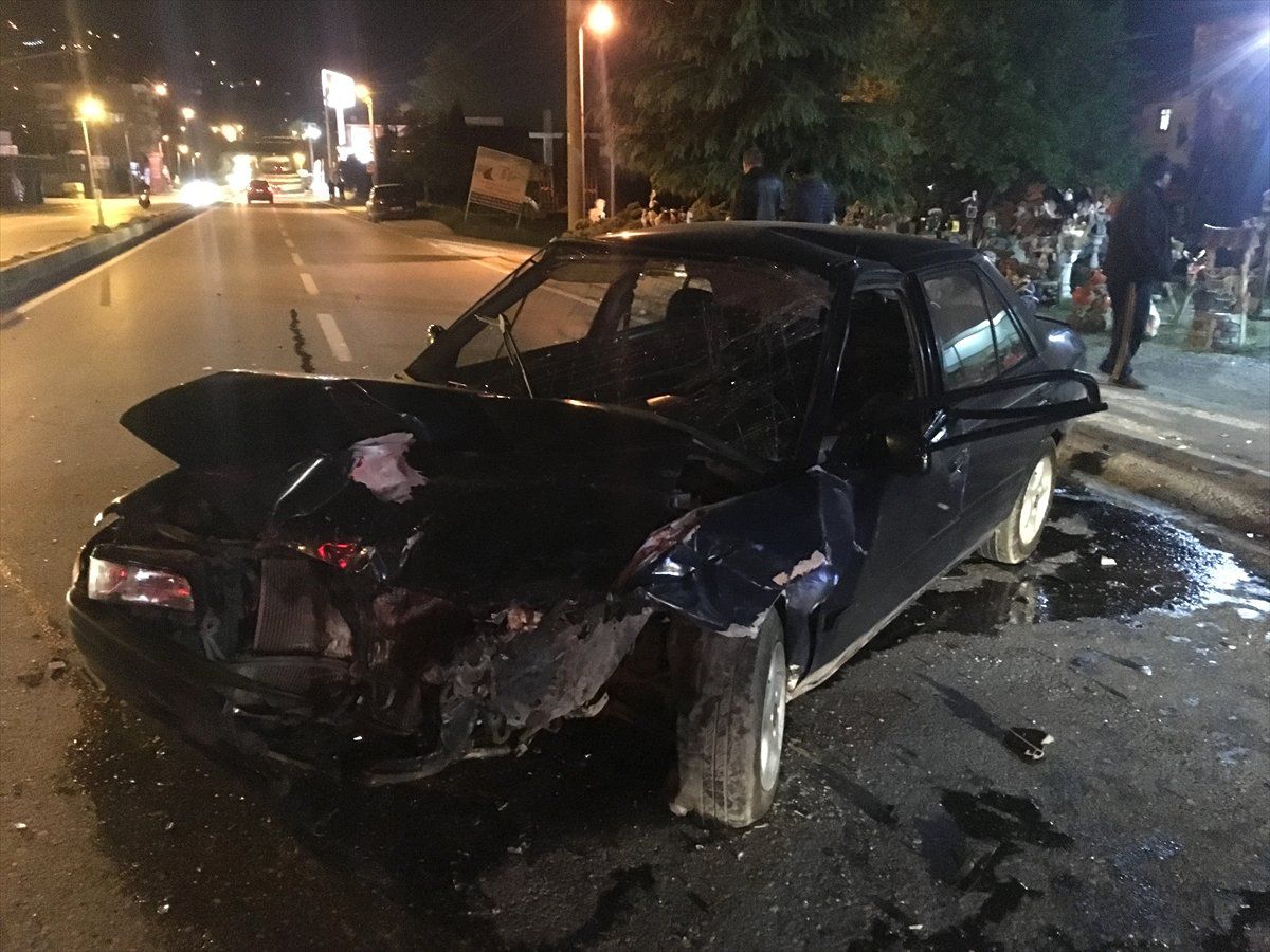 Sakarya\'da Trafik Kazası: 2 Yaralı