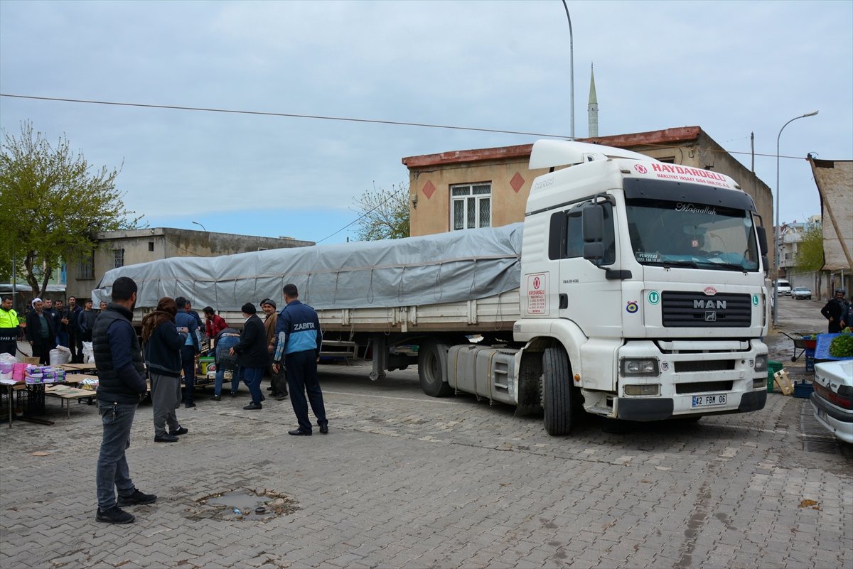Şanlıurfa\'da Freni Boşalan Tır Pazara Girdi