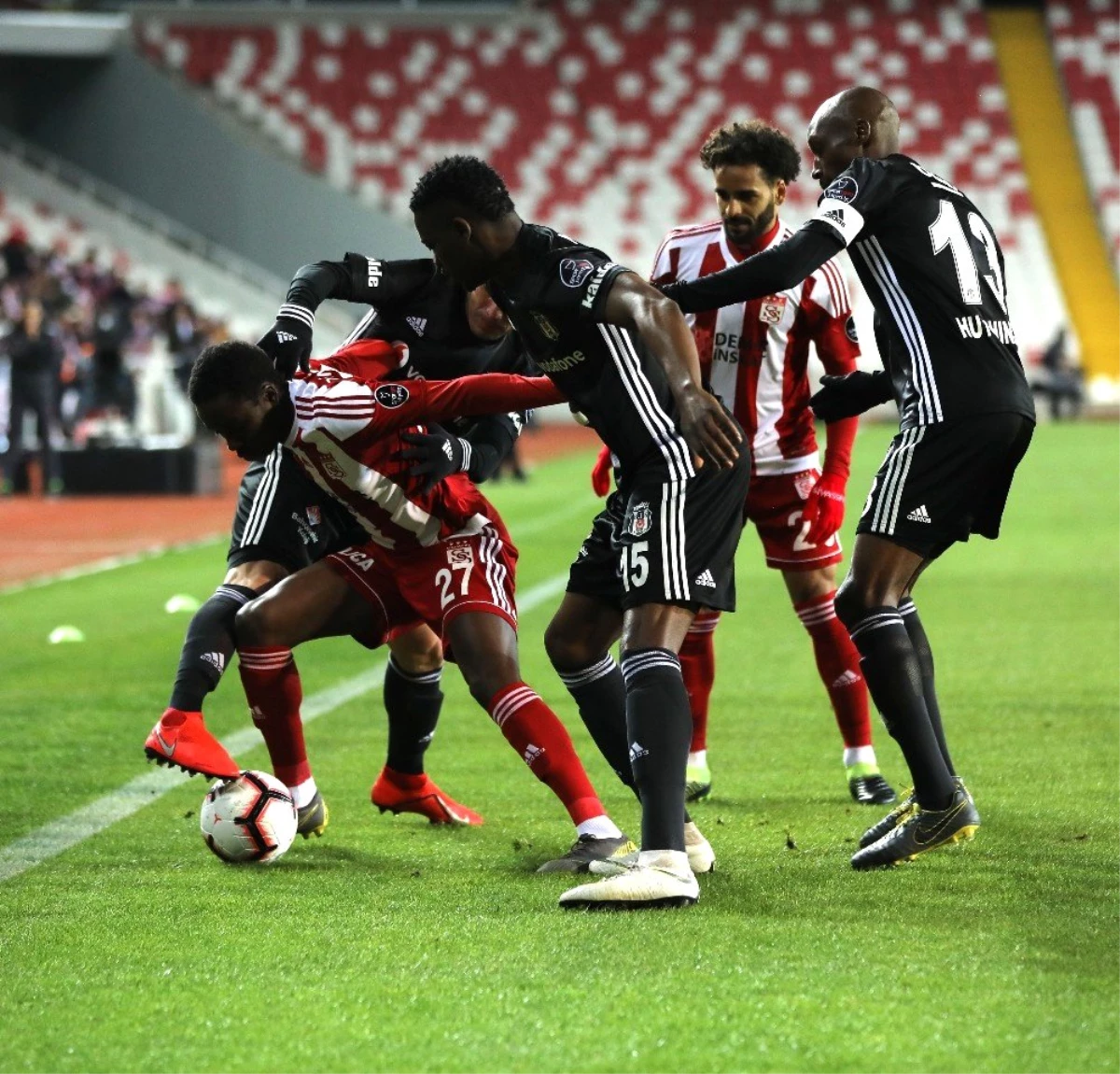 Spor Toto Süper Lig: Dg Sivasspor: 1 - Beşiktaş: 1 (İlk Yarı)