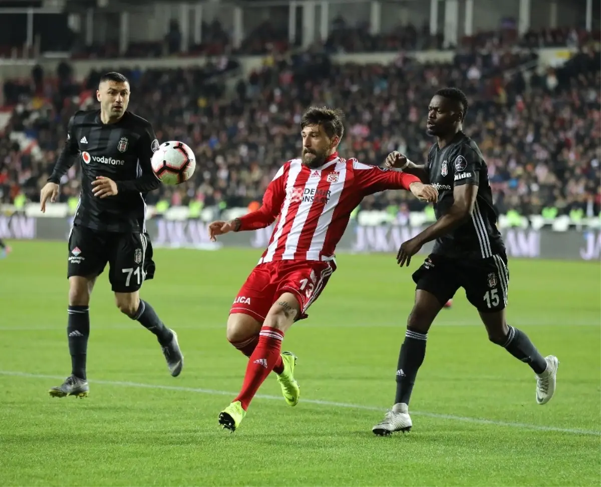 Spor Toto Süper Lig: Dg Sivasspor: 1 - Beşiktaş: 1 (İlk Yarı)