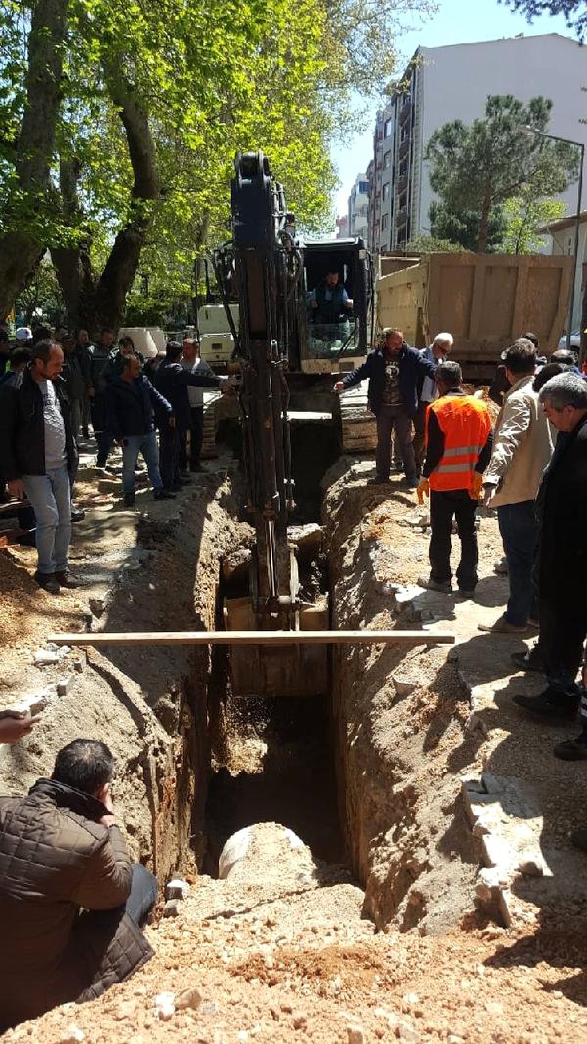Susurluk\'ta Kanalizasyon Çalışmalarından \'Lahit\' Çıktı (2)