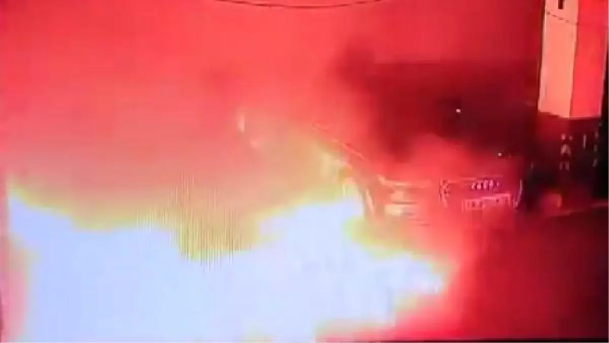 Tesla, Park Halinde Yanan Aracı İnceleyecek