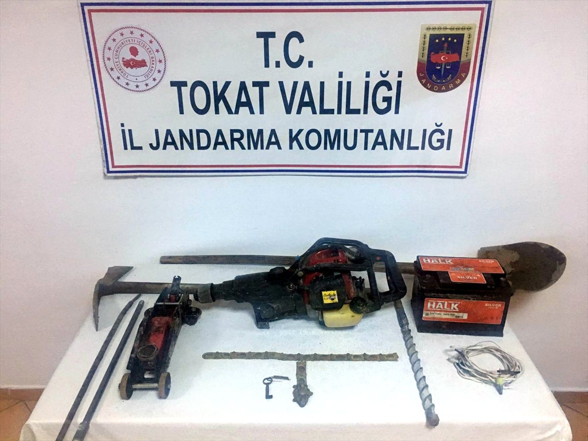 Tokat\'ta Kaçak Kazı Yapan 8 Kişi Suçüstü Yakalandı