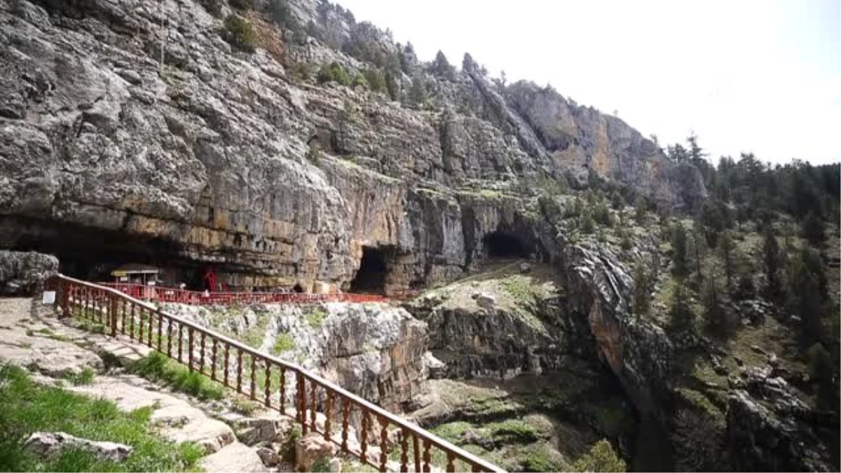 Toroslar\'ın Doğa Harikası "Tınaztepe Mağarası"