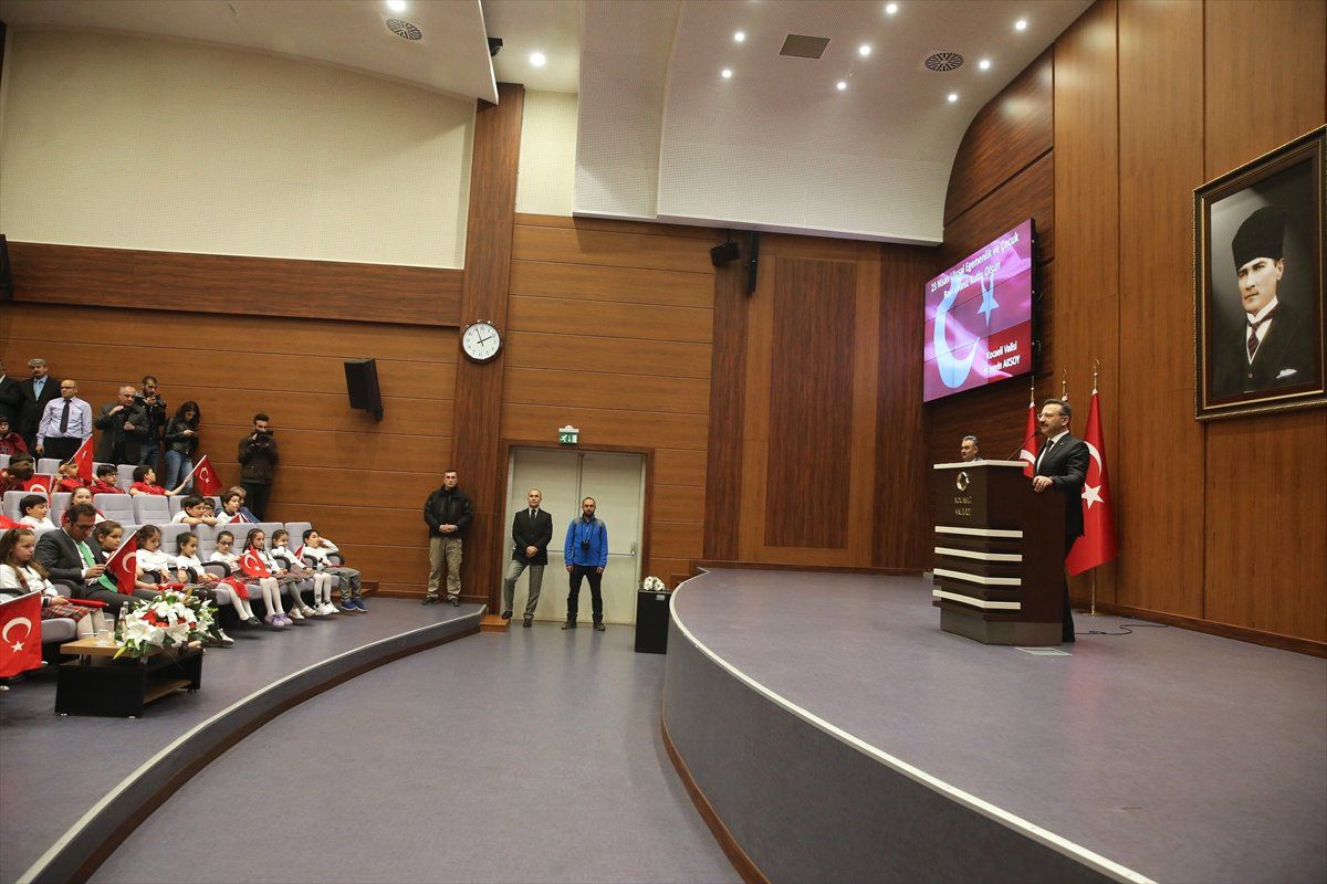 Vali Aksoy Öğrencilerle Buluştu