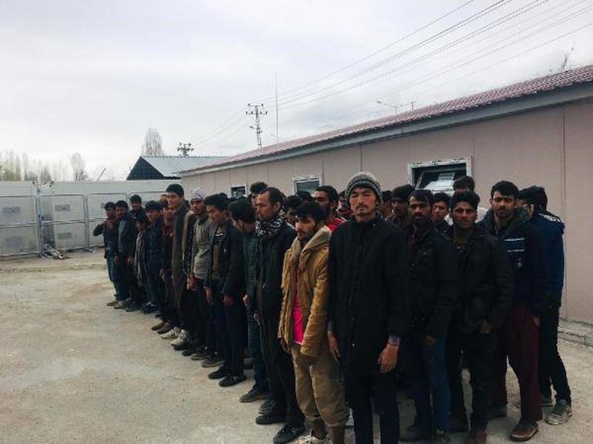 Van\'da 4 Metruk Binada 261 Kaçak Göçmen Yakalandı