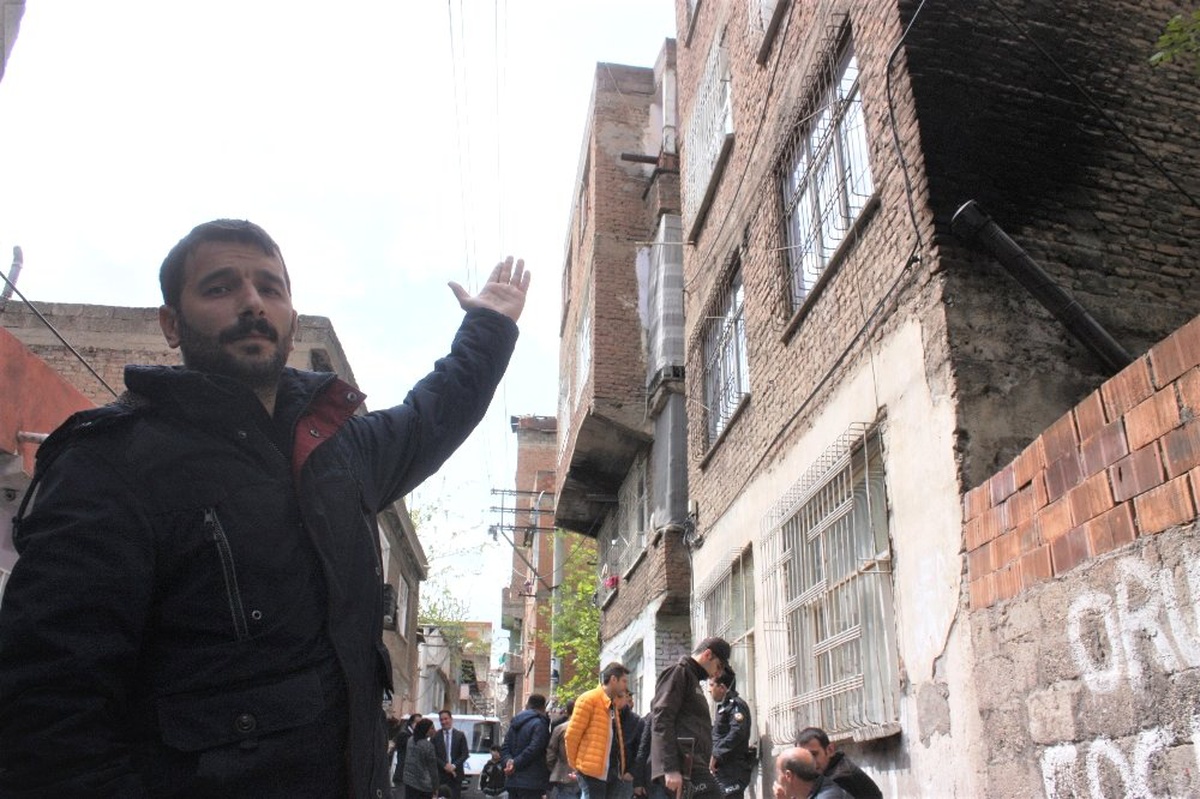 Yıkılma Tehlikesi Bulunan Apartman Boşaltıldı