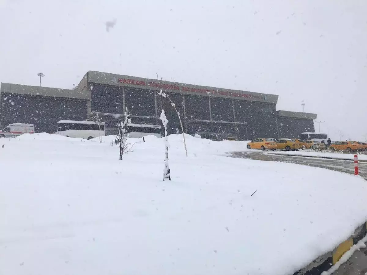 Yüksekova\'da Uçak Seferli Karşılıklı İptal Edildi